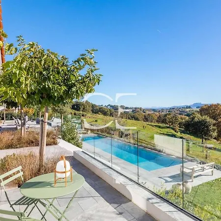 Holiday home Guethary Avec Piscine Chauffee Donnant Sur Vue Exceptionnelle Sur La Rhune. *