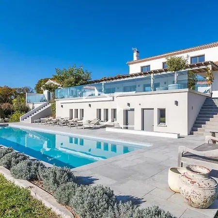 Guethary Avec Piscine Chauffee Donnant Sur Vue Exceptionnelle Sur La Rhune. Holiday home *