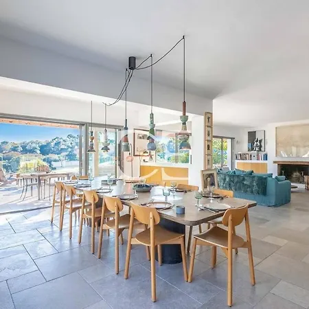 Holiday home Guethary Avec Piscine Chauffee Donnant Sur Vue Exceptionnelle Sur La Rhune. Saint-Jean-de-Luz