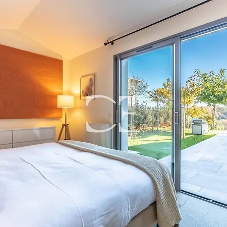 Holiday home Guethary Avec Piscine Chauffee Donnant Sur Vue Exceptionnelle Sur La Rhune. Saint-Jean-de-Luz