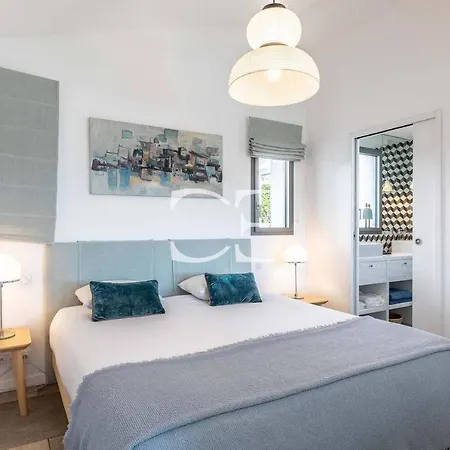 Guethary Avec Piscine Chauffee Donnant Sur Vue Exceptionnelle Sur La Rhune. Holiday home Saint-Jean-de-Luz